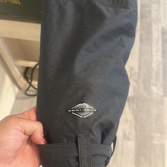 Woman’s Columbia Titanium Jacket with Omni-tech, waterproof. - Picture 4 of 7